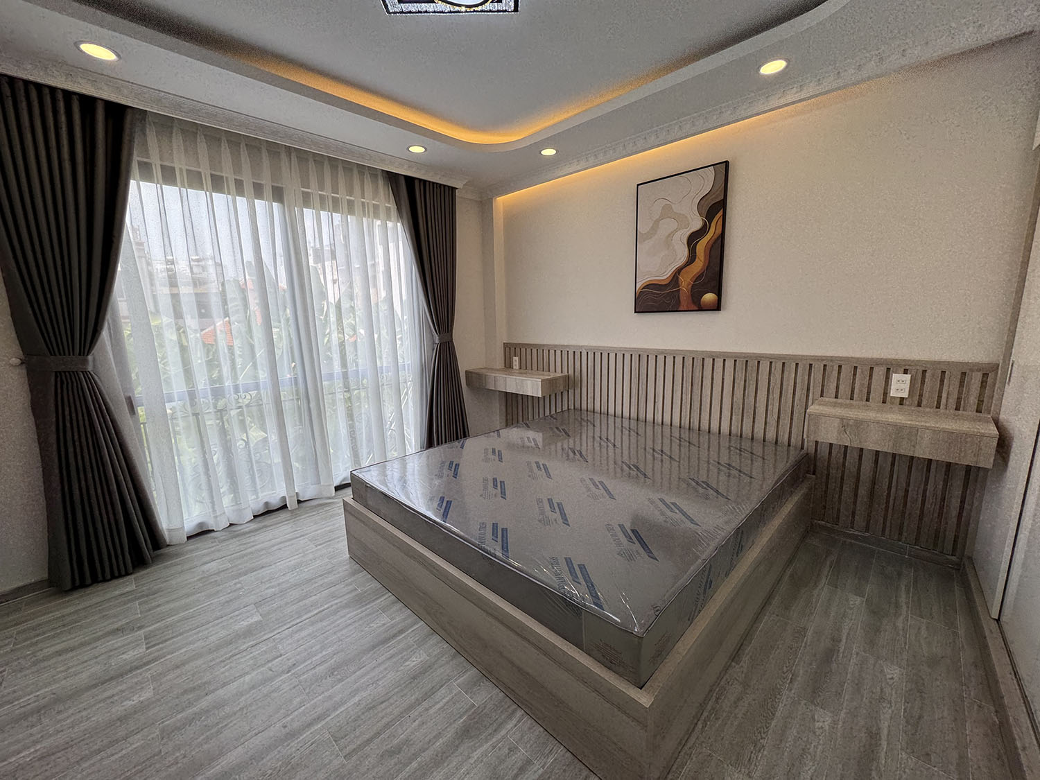 Nhà phố mới 100%, DTKV: 4mx12,5m, vuông, 4 tầng, full nội thất, hẻm xe hơi khu Vip NGUYỄN VĂN TRỖI